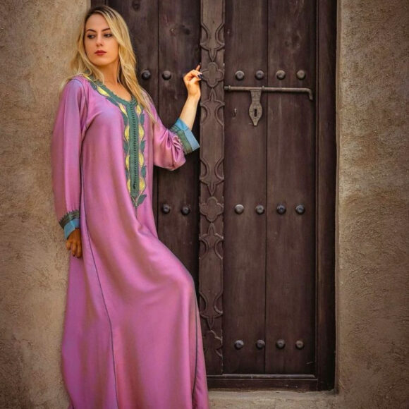 Graceful Mauve Kaftan with Intricate Embroidery
